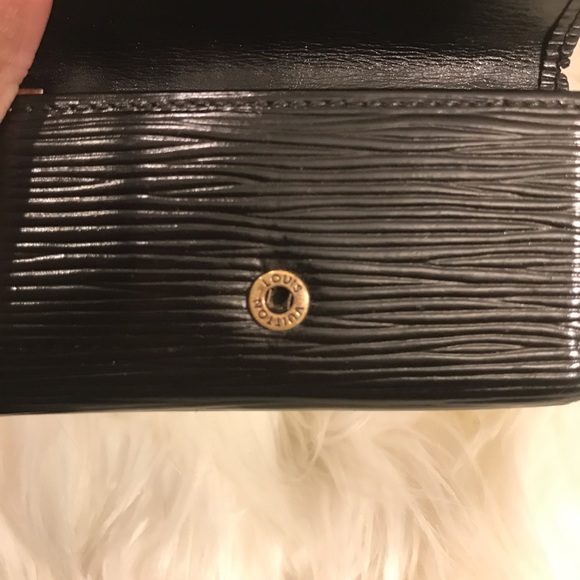 Authentic Louis Vuitton Black Epi 4 Key Holder - Picture 5 of 7